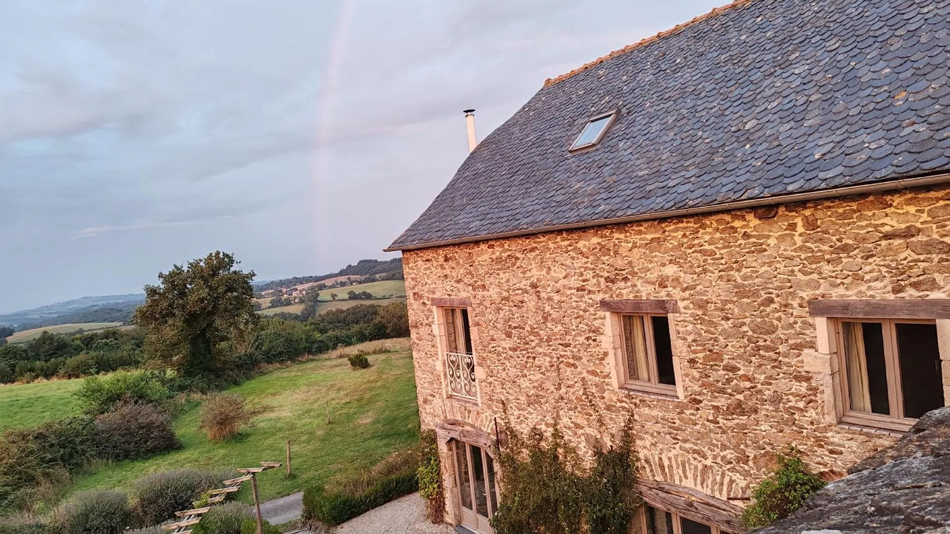 La Source Du Bonheur Chambres Et Table D'Hotes Rieupeyroux  Rieupeyroux (Aveyron)